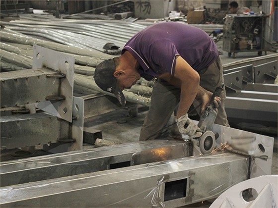 燈具打磨、齊頭