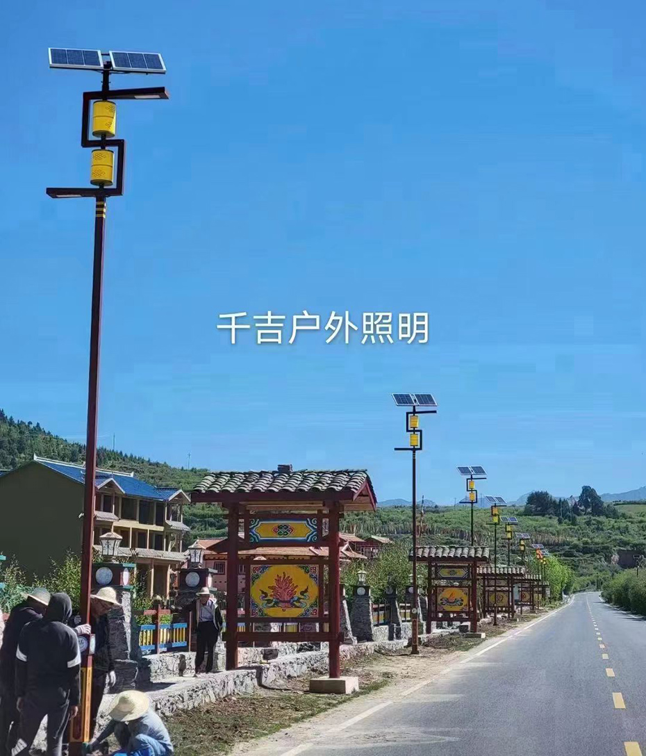 公路路燈為什么經(jīng)常只有一邊？